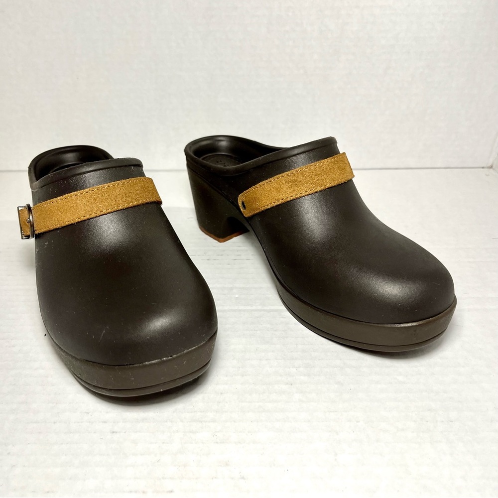 CROCS Women's 7 Dual Comfort Sarah Heeled Mule Clog Brown Strap Buckle Shoes